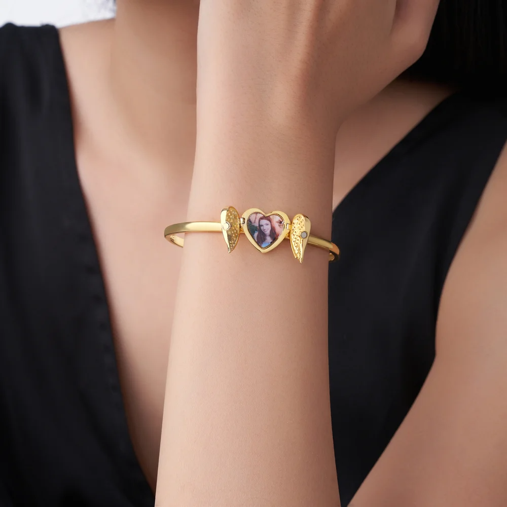 Personalized Heart Shape Zircon Angel Wing Photo Locket Bracelet Anniversary Birthday Memorial Gift for Wife Mother Grandma